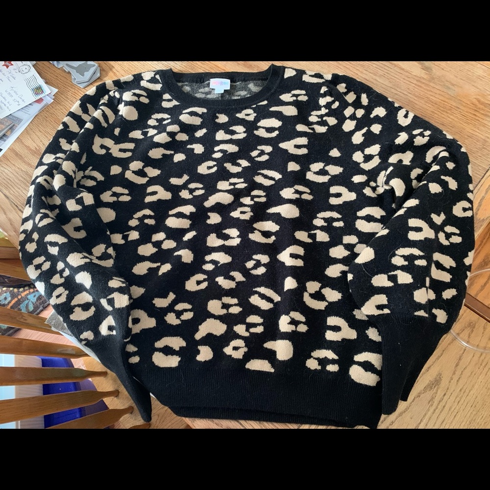 LuLaRoe 2XL (runs small) Piper sweater